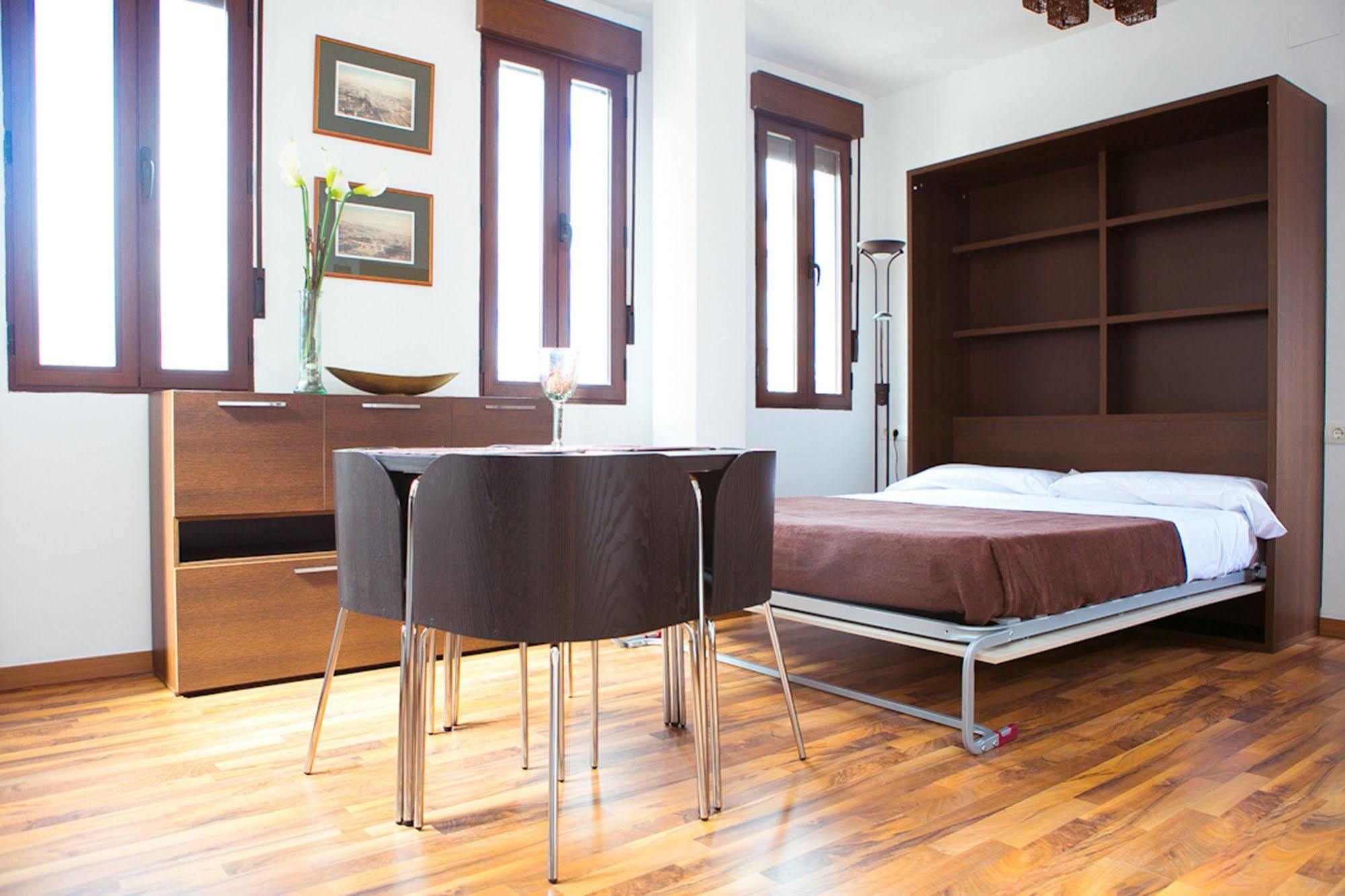 Apartamentos Casa De La Lonja กรานาดา ภายนอก รูปภาพ