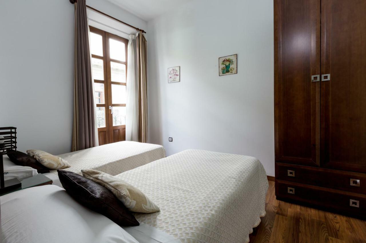 Apartamentos Casa De La Lonja กรานาดา ภายนอก รูปภาพ